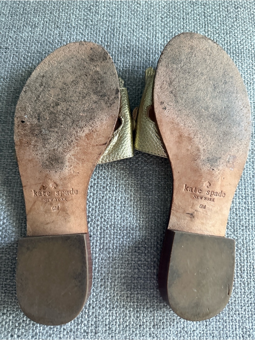 Kate Spade New York Brie metallic gold leather slides - Picture 4 of 4